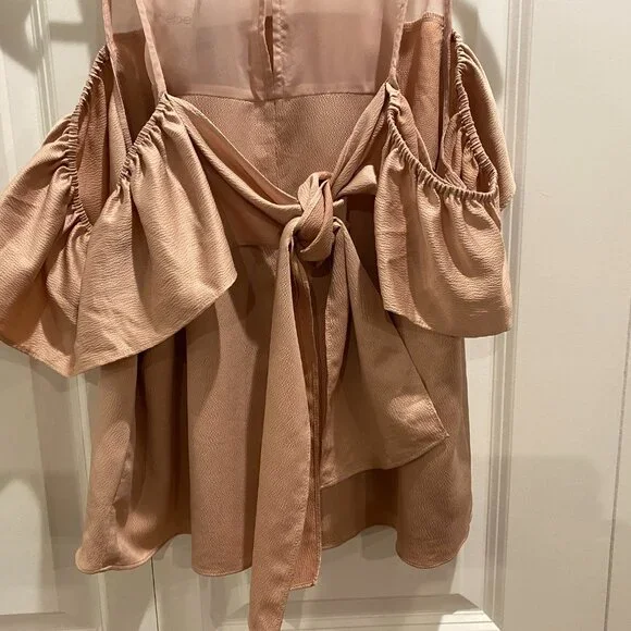 🎉 HOST PICK 🎉 Bebe Ruffle Short Sleeve Cold Shoulder Satin Top Size 12 NWT - Picture 7 of 11